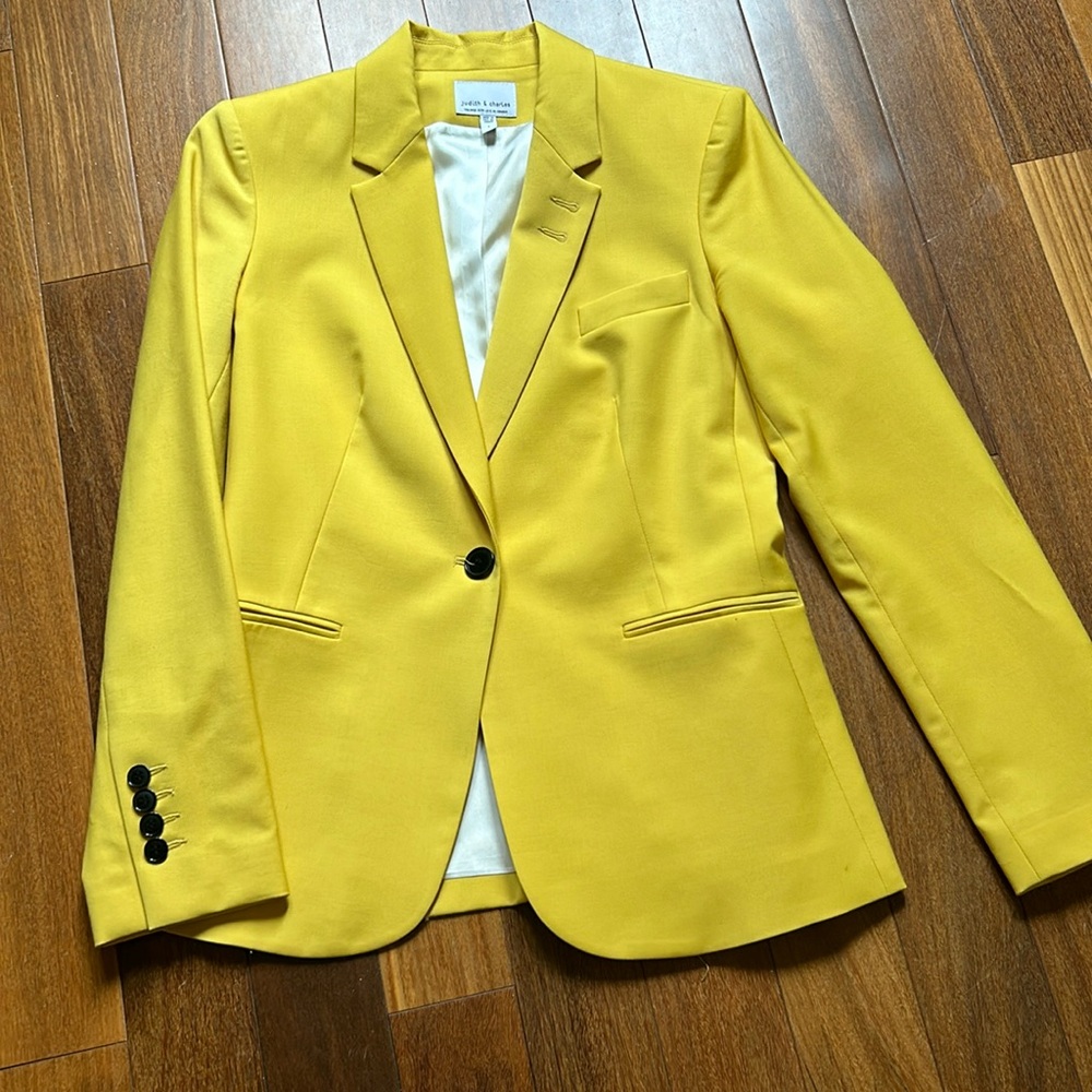 Single button blazer